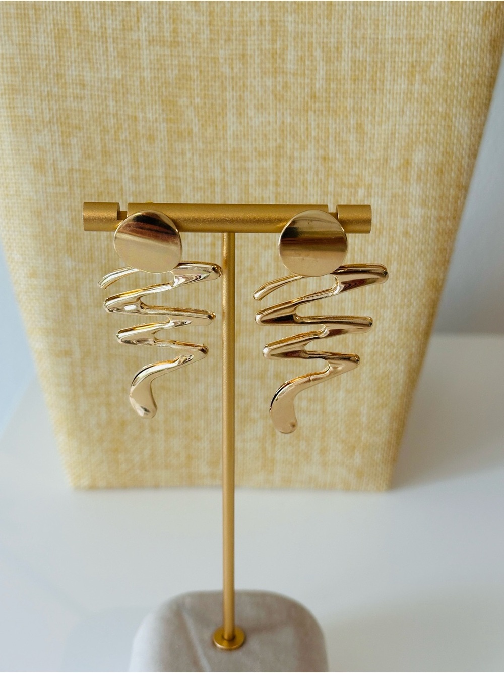 Fashion Jewelry Gold Spiral Drop Earrings - Women Jewelry